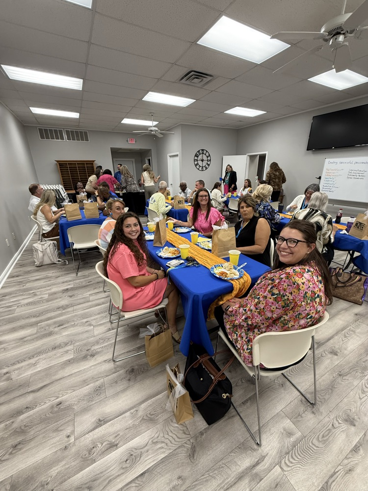 new teachers at lunch