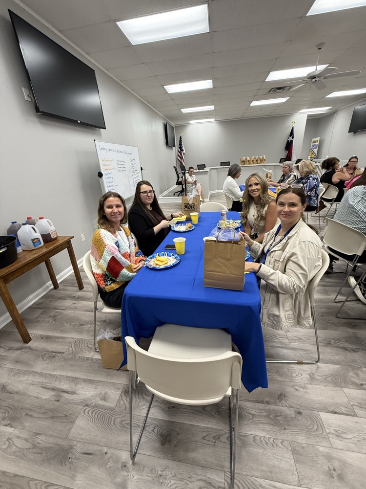 new teachers at lunch