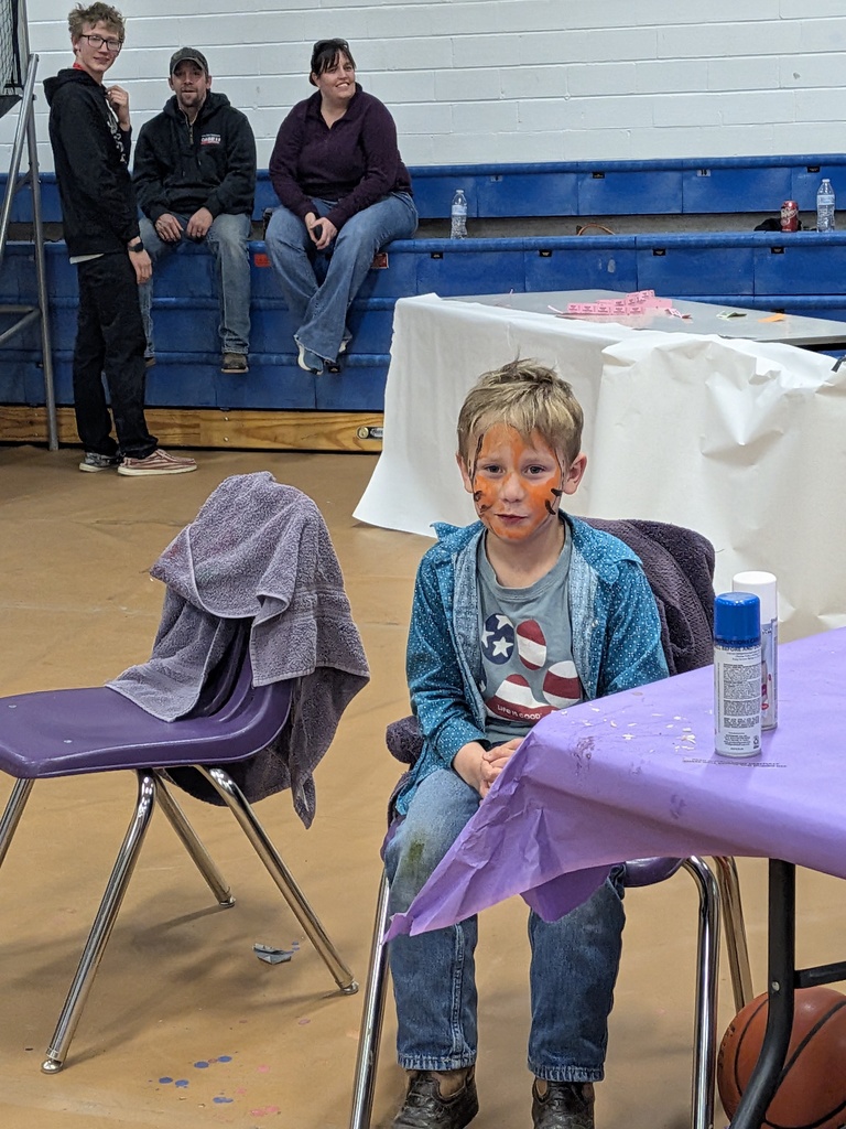 quill getting face paint 