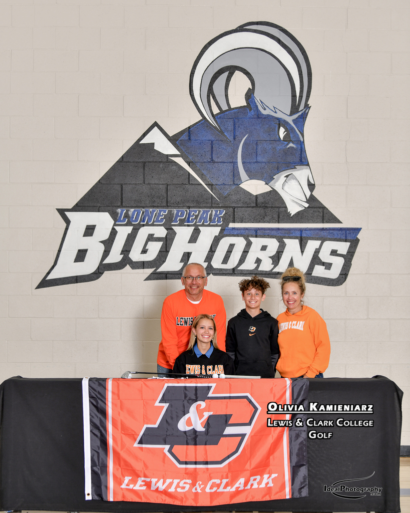 Olivia Commits to Lewis & Clark  to play golf! 