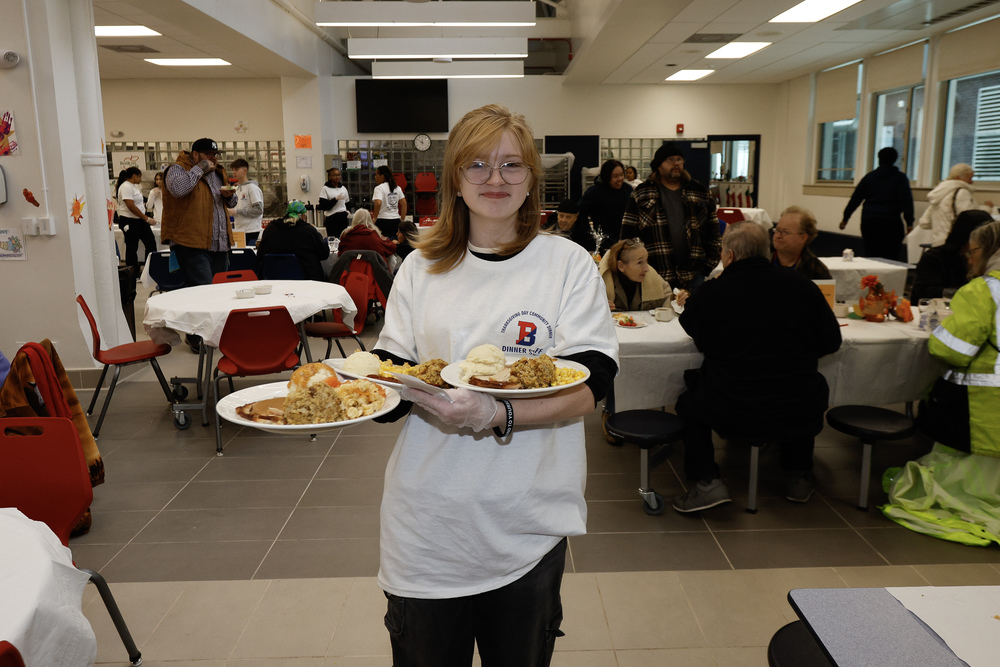 bhs student serves thanksgiving meals