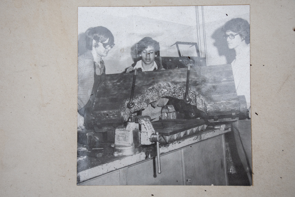 photo from 1976 North High yearbook showing students working on Liberty Bell replica