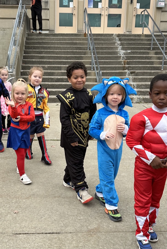 benjamin franklin students during costume parade