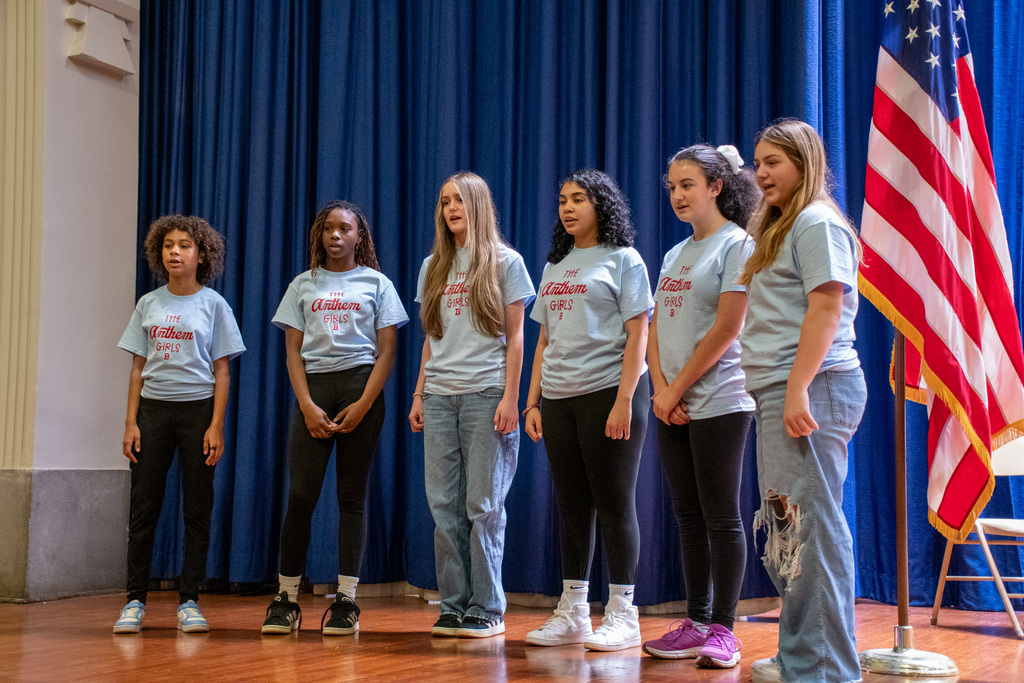 wms students sing national anthem