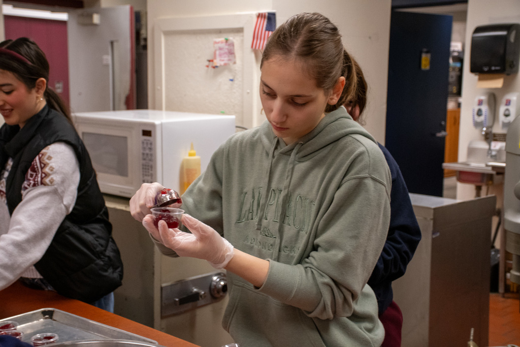 student portions cranberry sauce for bhs thanksgiving dinner
