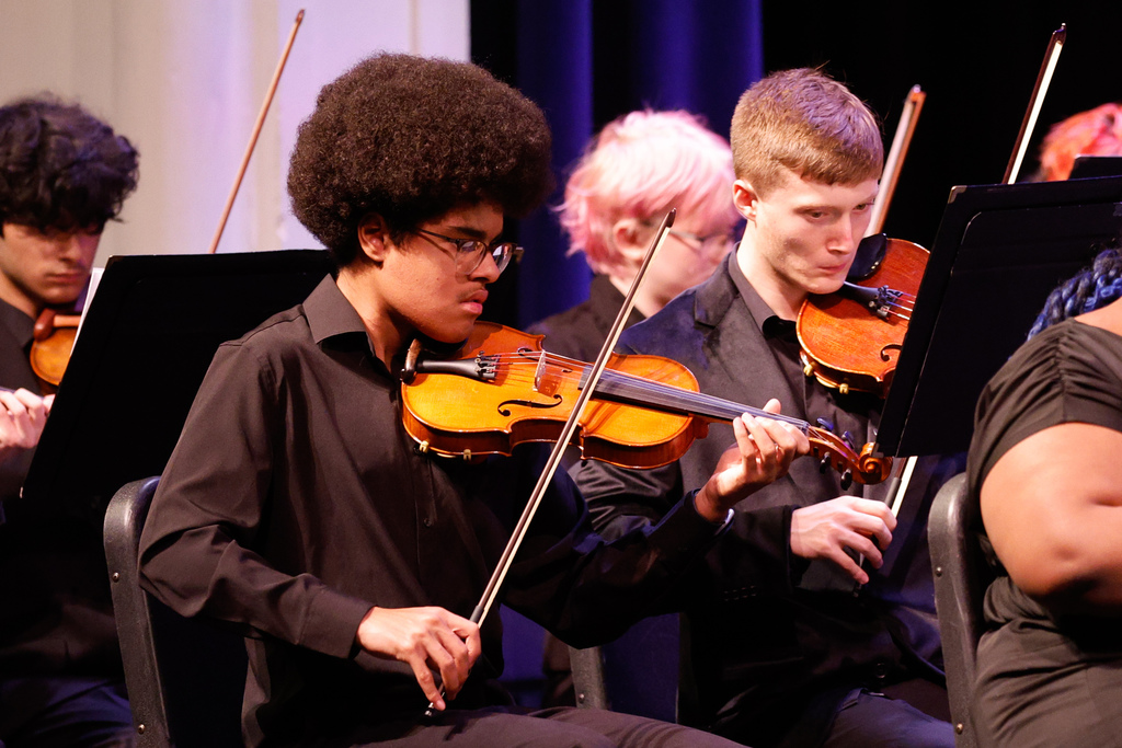 student plays violin