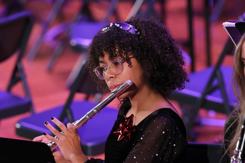 wms student plays flute