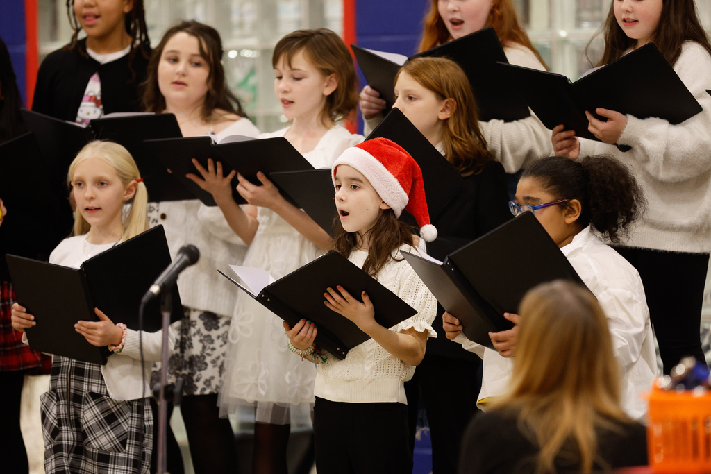 chorus students singing