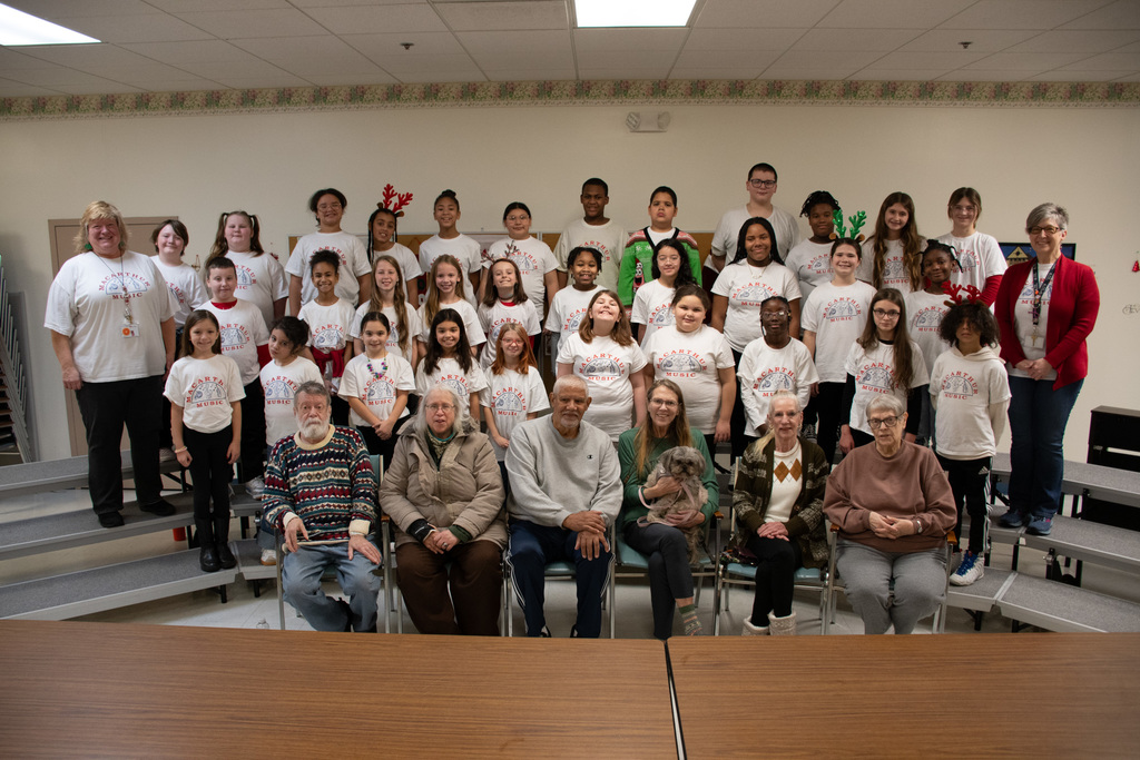 macarthur chorus with residents from Lincoln Court