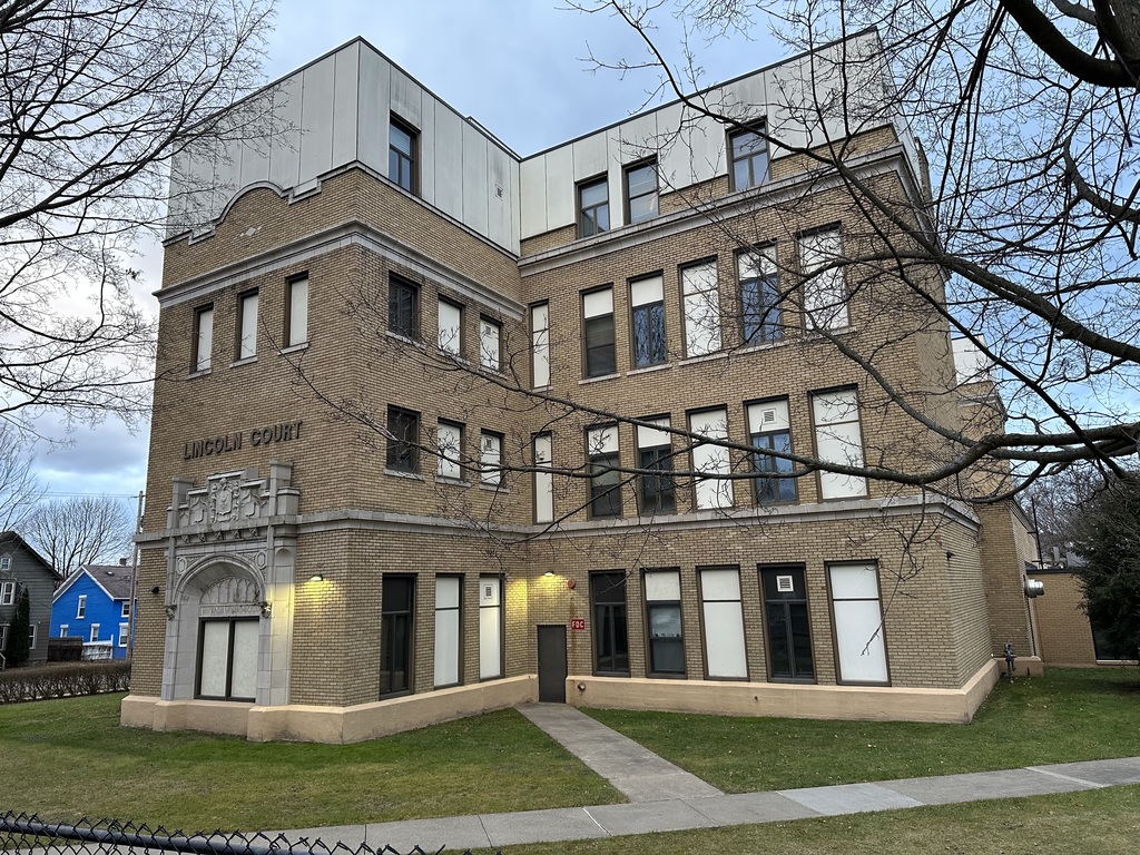 lincoln court apartments