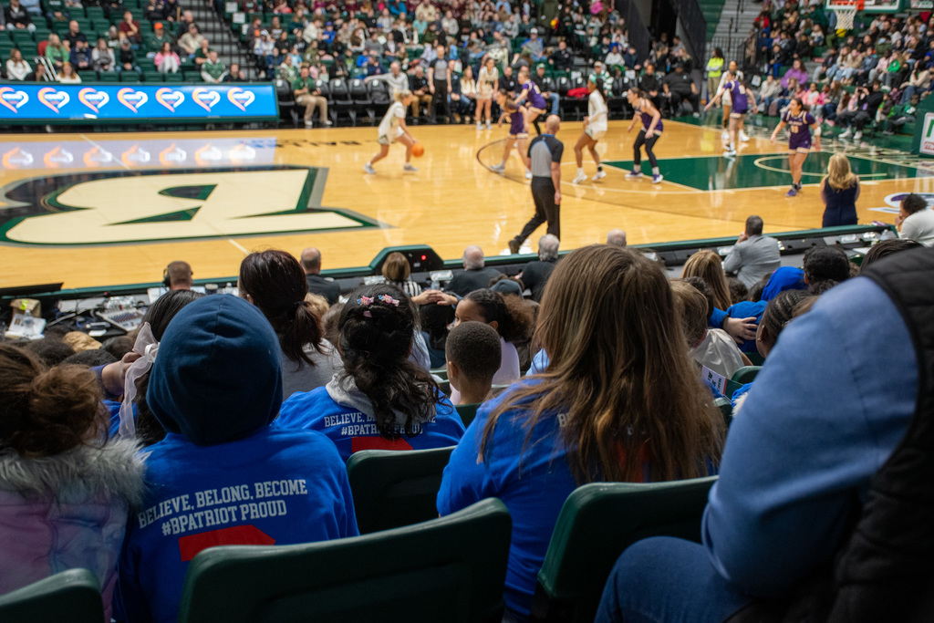binghamton students watch binghamton university basketball game