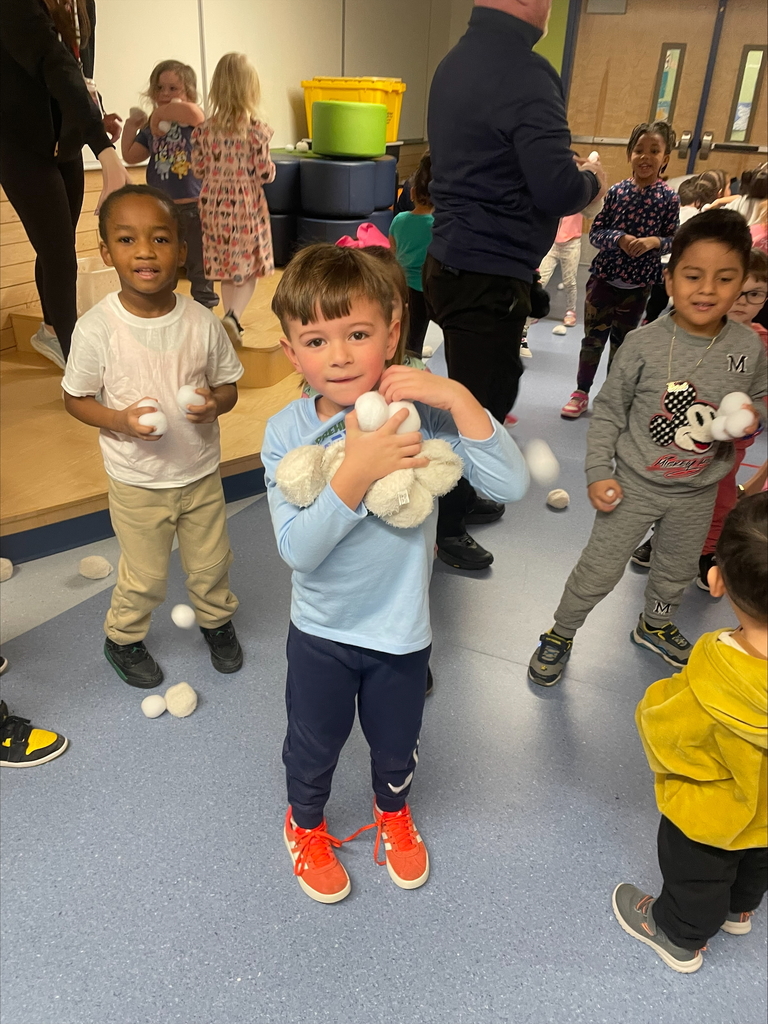 franklin students hold indoor snowballs