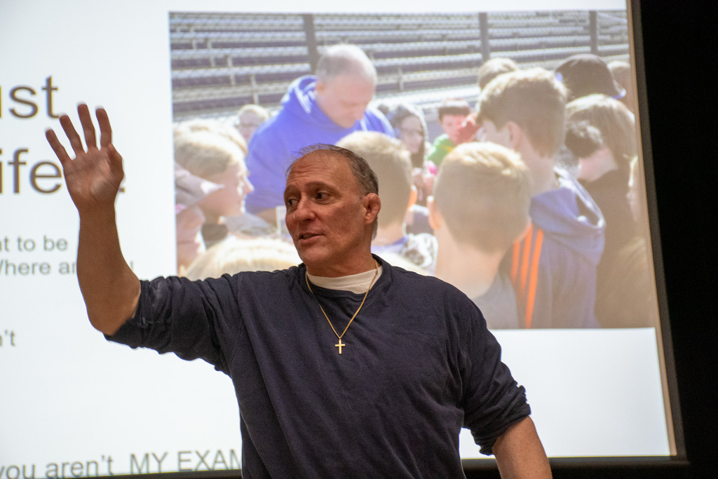 bill clark waves to audience at woodrow wilson