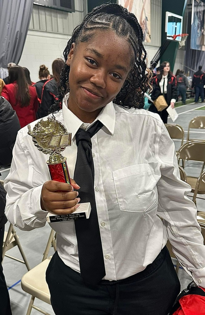 Ka’Leah Edwards holding trophy