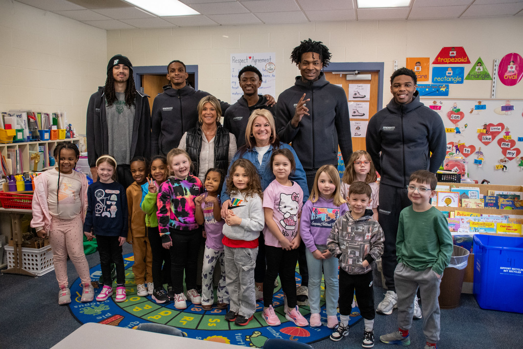 binghamton university basketball players pose with kindergarten students from thomas jefferson