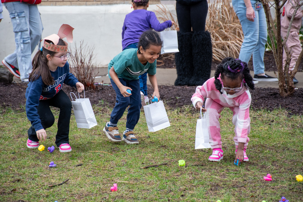 jefferson kindergarten students pick up rubber ducks during duck hunt