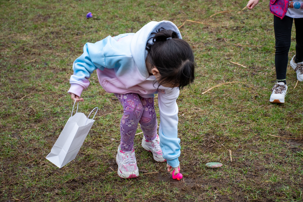 jefferson kindergarten student picks up rubber duck during duck hunt