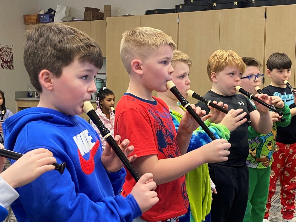 macarthur students play recorders