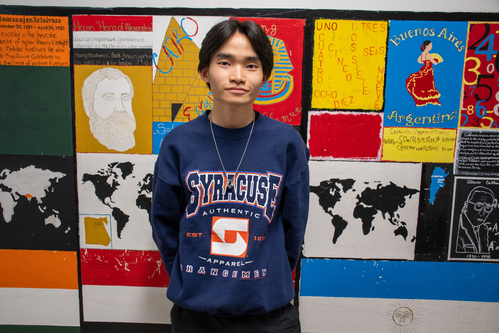 student wearing syraucse university shirt