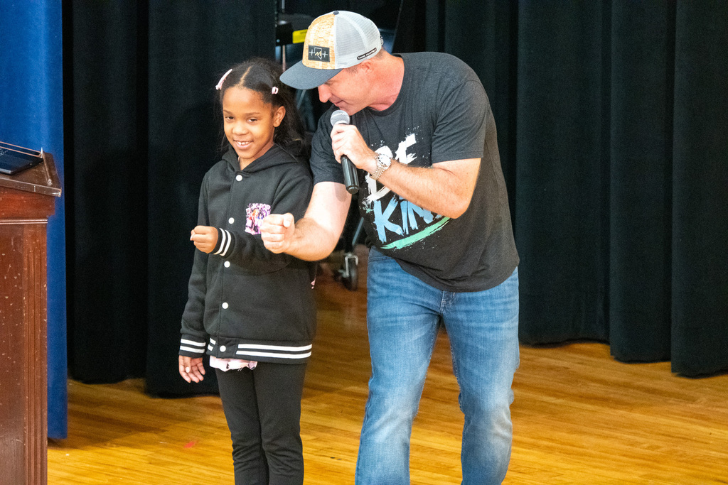 guest speaker and Woodrow Wilson student play rock, paper, scissors
