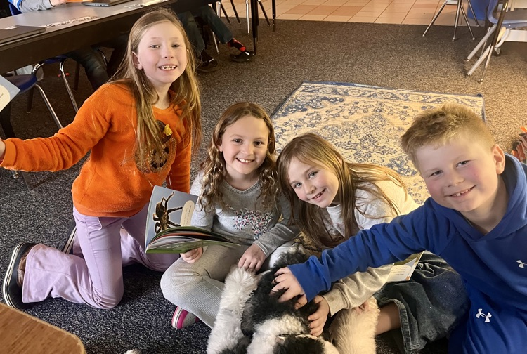 kids read with the therapy dog.