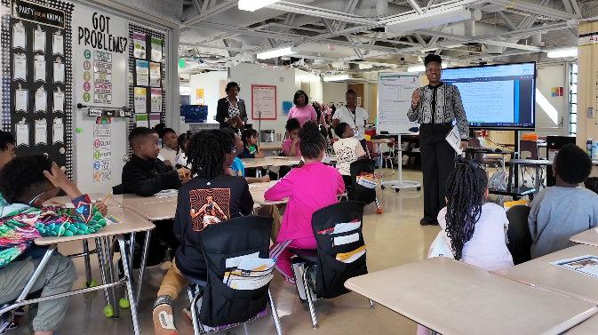 Candis Preer teachers EPIC scholars.