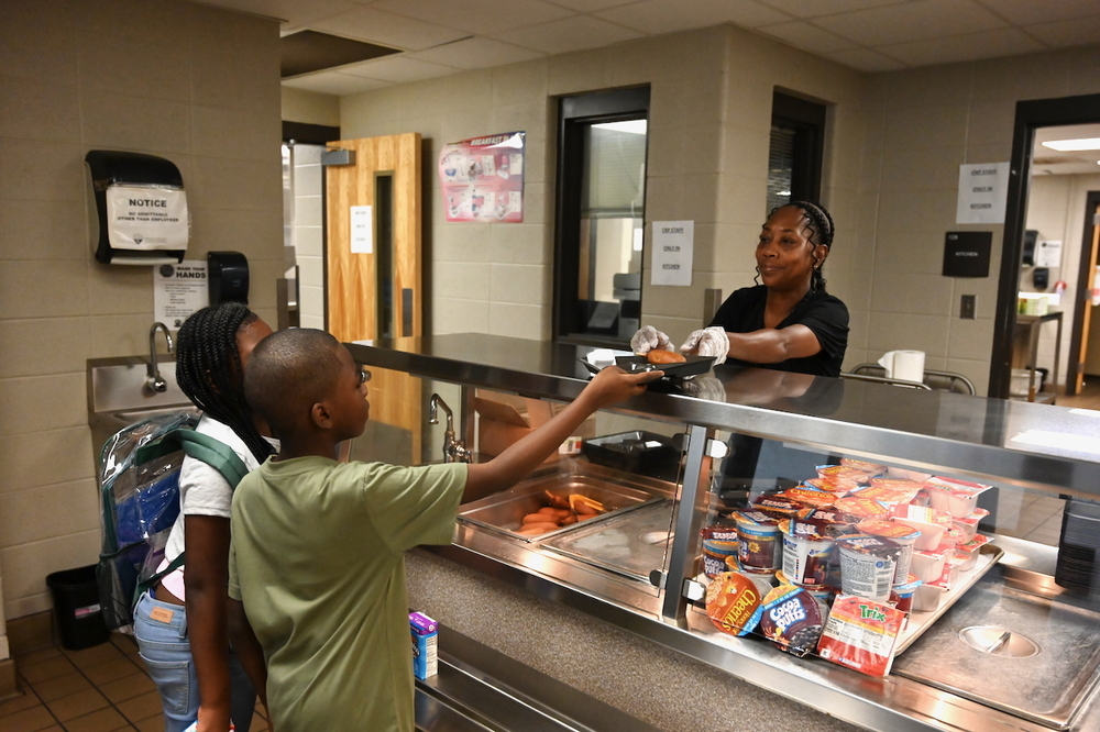Oxmoor Valley scholar receives his lunch