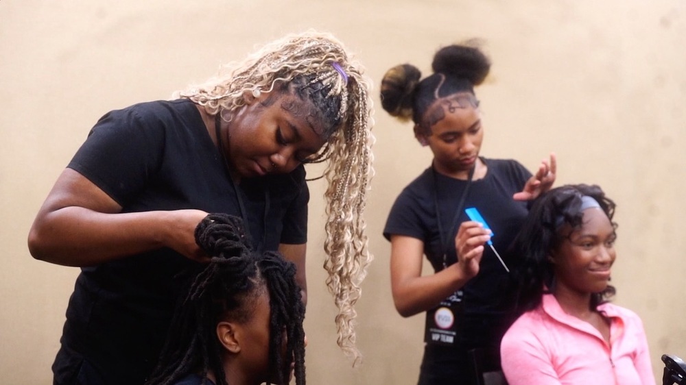 Jackson-Olin Scholars Assist with Beauty & Styling at Poze Bazaar Fashion Show