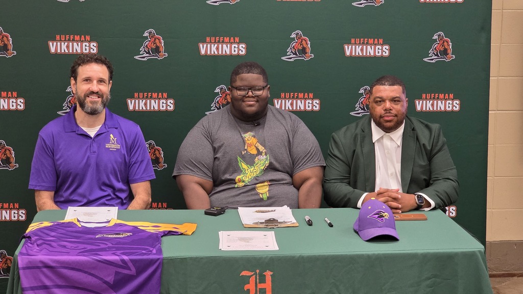 Montevallo E-Sports Coach Ethan Baggett, Robert Miller, and Huffman Coach Justin Hackett