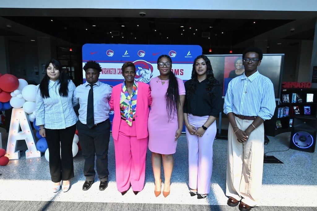 LaTonya A. Tate and the Senior Class Officers