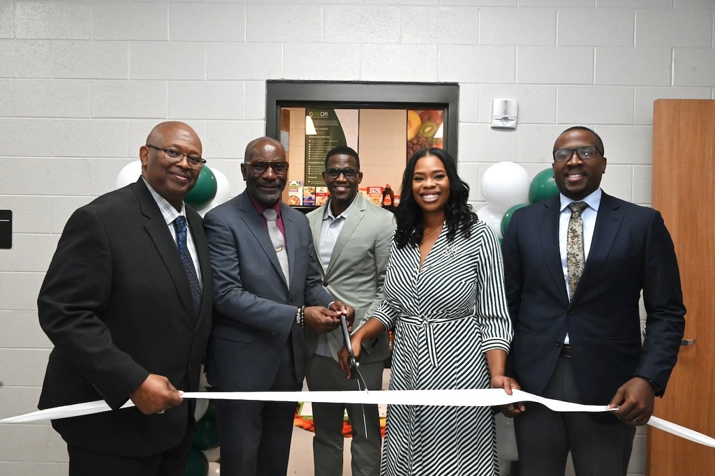 Dr. Jeffrey Willis, Sr., Dr. Mark Sullivan, Sherman Collins, Jasmine Crowe-Houston, and Councilor Clinton Woods cut the ribbon!