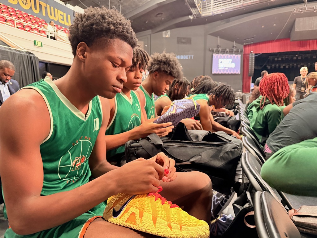 Hibbett Donation Huffman Vikings BB (3)