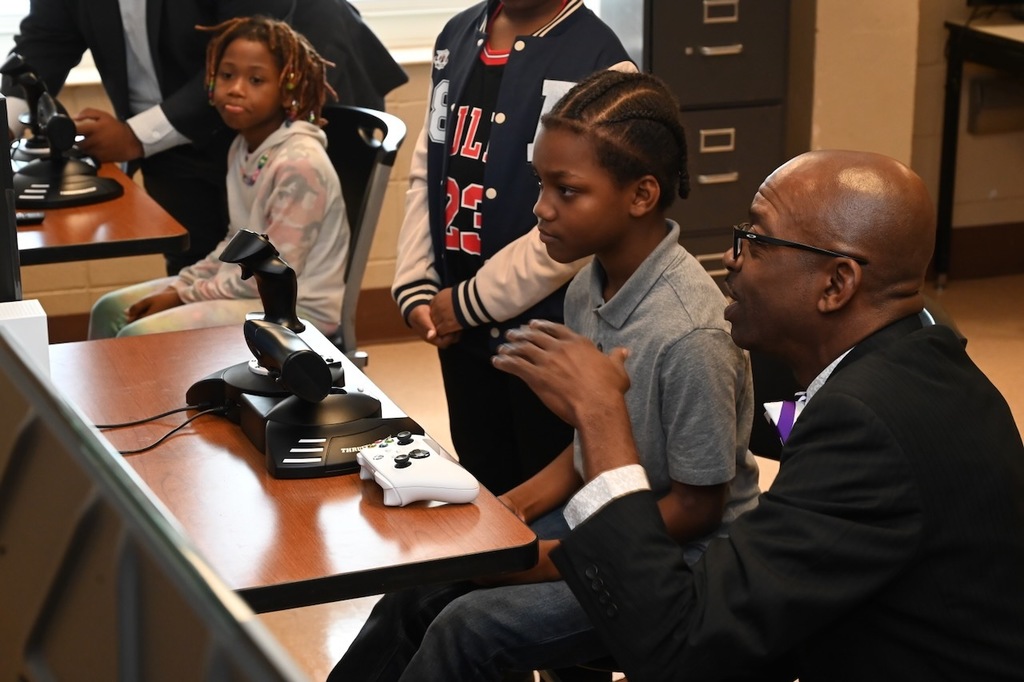 Inglenook Principal Dr. Steve Brown helps a student get started with the simulator. 