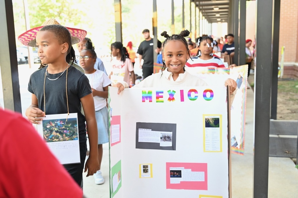 Huffman_Academy_Hispanic_Heritage_Month_Parade_9841