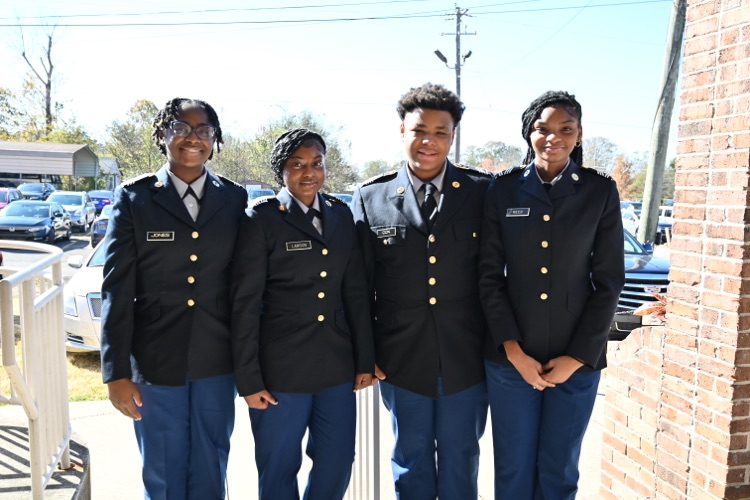 The Wenonah High School Choir performed at the Hopewell Senior Center First Annual Thanksgiving Luncheon & Coronation today, with scholars from the Academy of Hospitality and Tourism serving the meal! #successstartshere 🦃