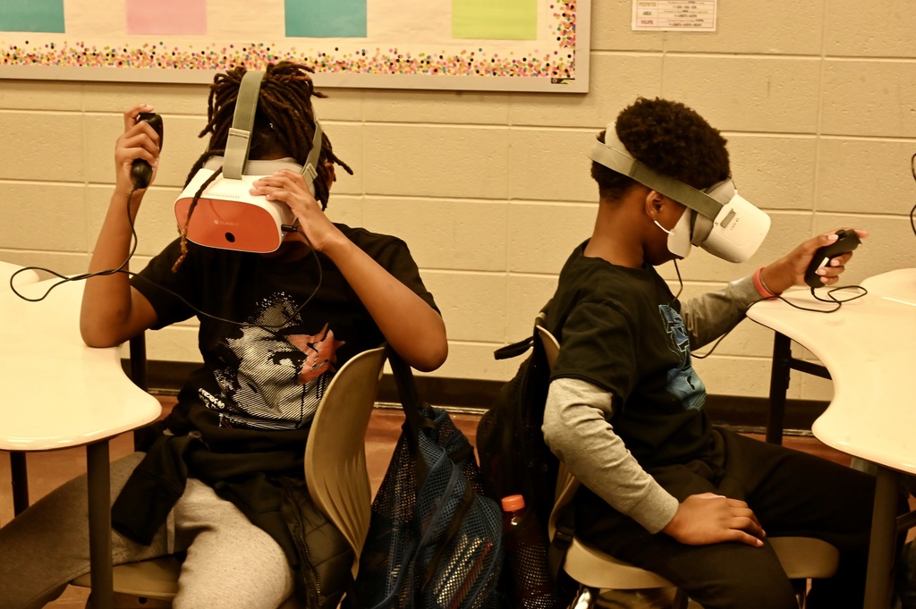 VR exploration during STEAM Day at Oxmoor Valley