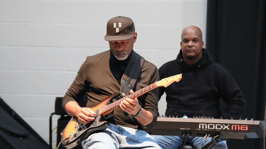 Eric Essex performs at Glen Iris