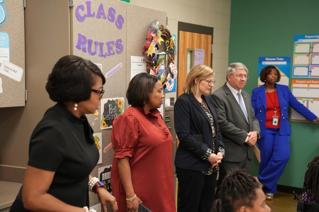 National Distinguished Principal Committee visit to Oxmoor Valley Elementary School.