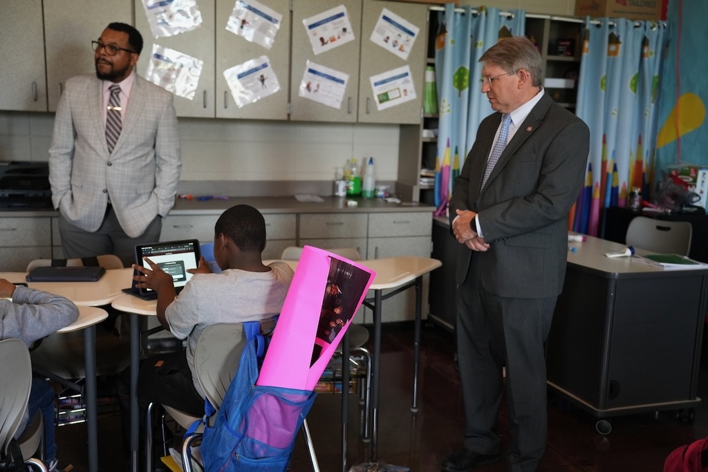 National Distinguished Principal Committee visit to Oxmoor Valley Elementary School.