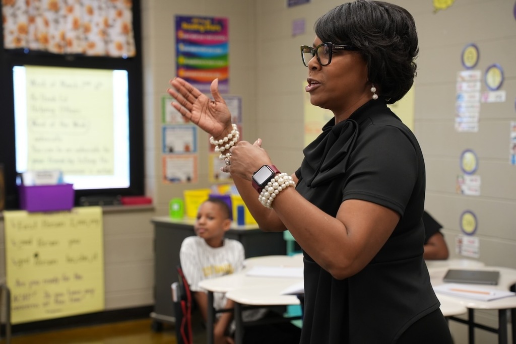 National Distinguished Principal Committee visit to Oxmoor Valley Elementary School.