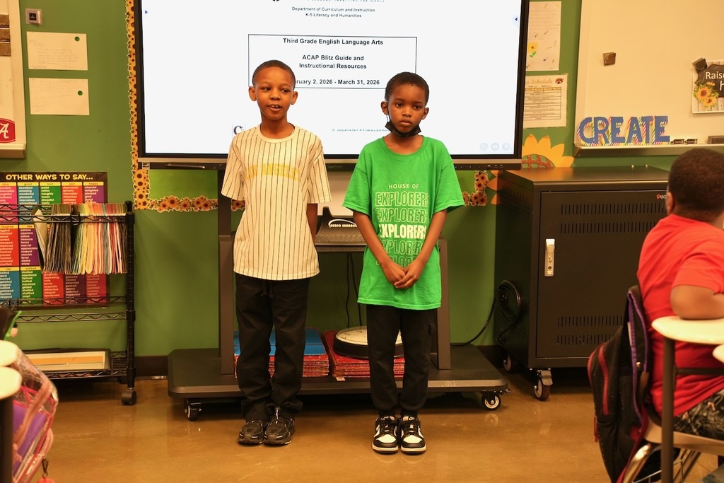 National Distinguished Principal Committee visit to Oxmoor Valley Elementary School.