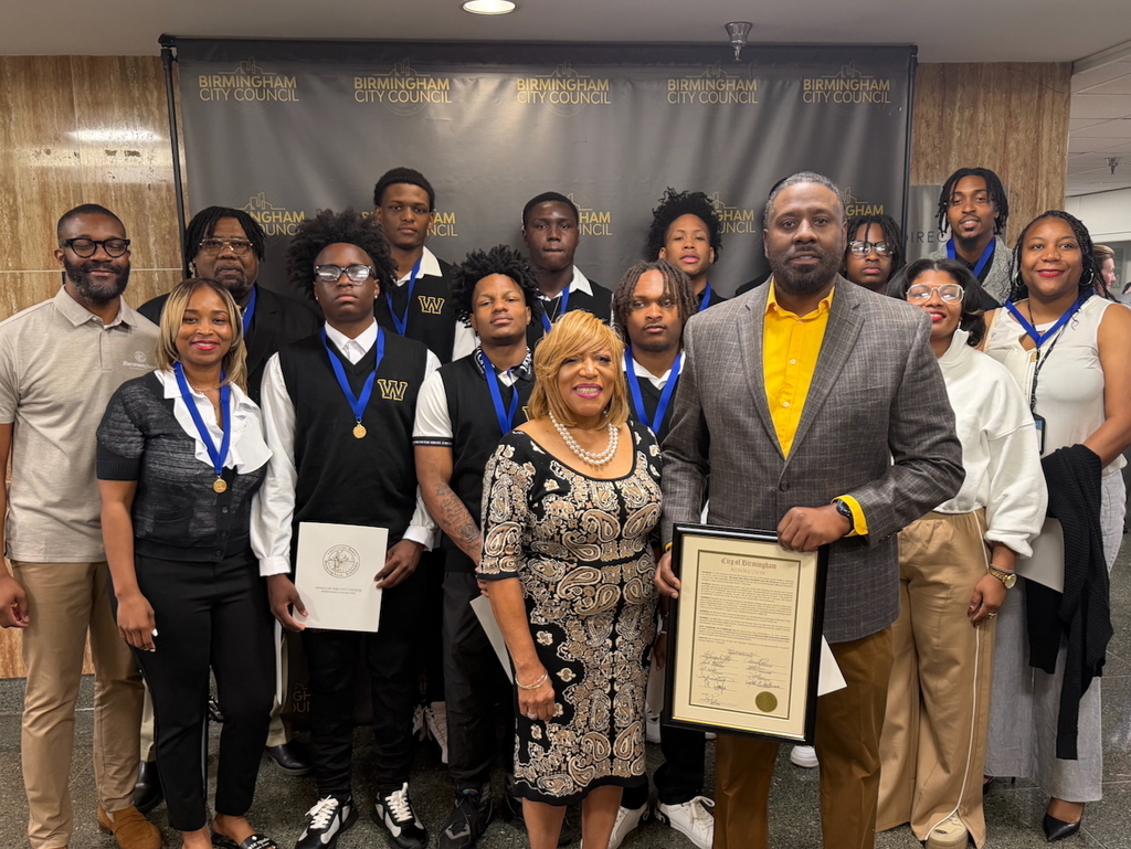 Mayor Randall Woodfin, Council President Wardine Alexander, and the Wenonah Dragons!