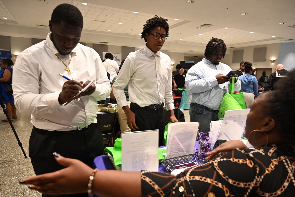 High school seniors met with prospective employers today at Boutwell Auditorium during our annual Senior Hiring Fair! #SuccessStartsHere 🧑🏽‍🎓👷🏾👮🏿‍♀️👩🏽‍🏫🧑🏼‍🏭👨🏻‍🔧👩🏽‍🚒