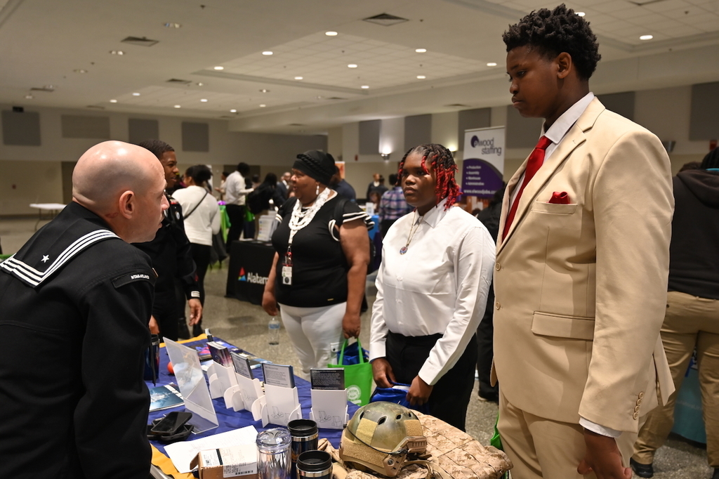 High school seniors met with prospective employers today at Boutwell Auditorium during our annual Senior Hiring Fair! #SuccessStartsHere 🧑🏽‍🎓👷🏾👮🏿‍♀️👩🏽‍🏫🧑🏼‍🏭👨🏻‍🔧👩🏽‍🚒
