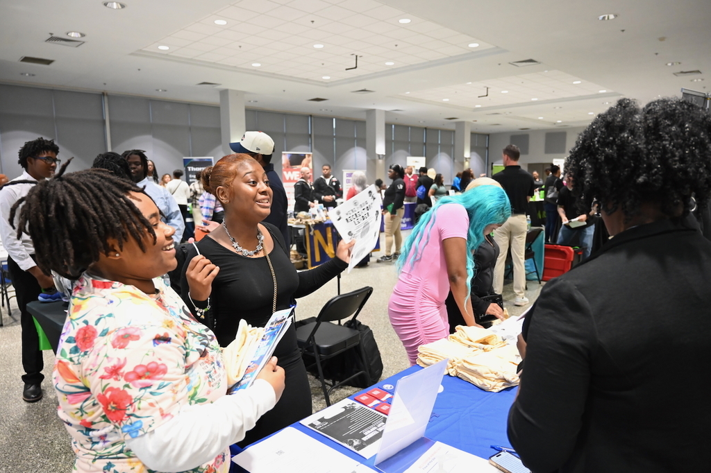 High school seniors met with prospective employers today at Boutwell Auditorium during our annual Senior Hiring Fair! #SuccessStartsHere 🧑🏽‍🎓👷🏾👮🏿‍♀️👩🏽‍🏫🧑🏼‍🏭👨🏻‍🔧👩🏽‍🚒