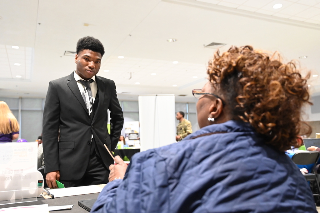 High school seniors met with prospective employers today at Boutwell Auditorium during our annual Senior Hiring Fair! #SuccessStartsHere 🧑🏽‍🎓👷🏾👮🏿‍♀️👩🏽‍🏫🧑🏼‍🏭👨🏻‍🔧👩🏽‍🚒
