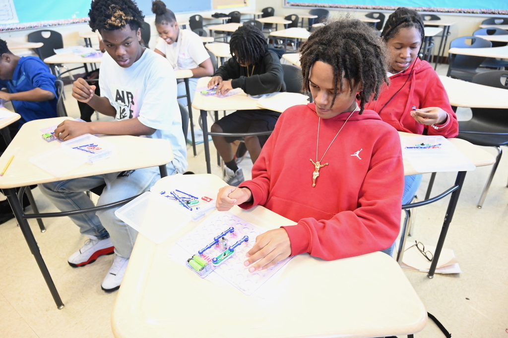 McWane Center at Huffman Middle School for Sensational Summer Learning