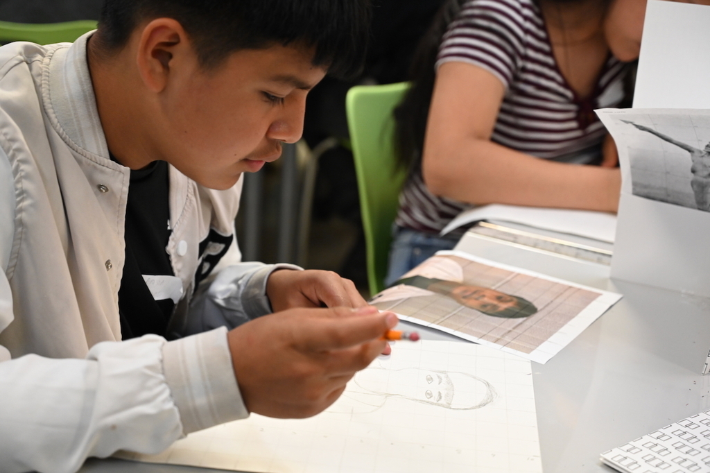 ESL students participating in Sensational Summer Learning at Tuggle Elementary School received some special art instruction from our partners from Birmingham Museum of Art! #SuccessStartsHere šØ