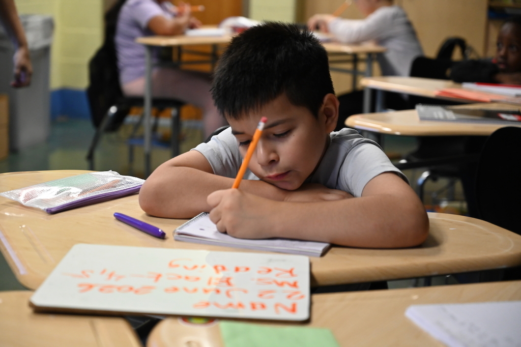 ESL students participating in Sensational Summer Learning at Tuggle Elementary School received some special art instruction from our partners from Birmingham Museum of Art! #SuccessStartsHere šØ