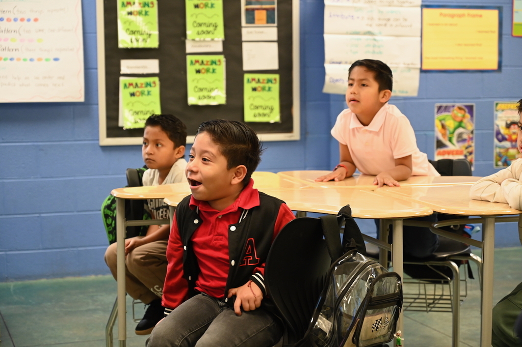 ESL students participating in Sensational Summer Learning at Tuggle Elementary School received some special art instruction from our partners from Birmingham Museum of Art! #SuccessStartsHere šØ